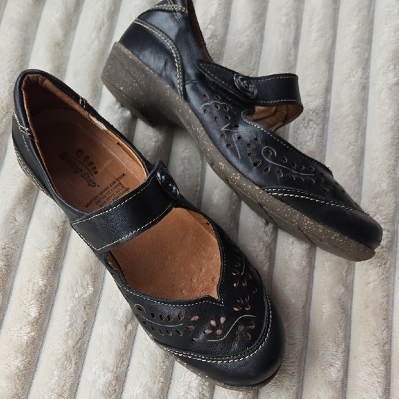 Spring Step Music Hand Stitched Decorative Cut-Out Mary Janes EU 39 - Picture 1 of 9